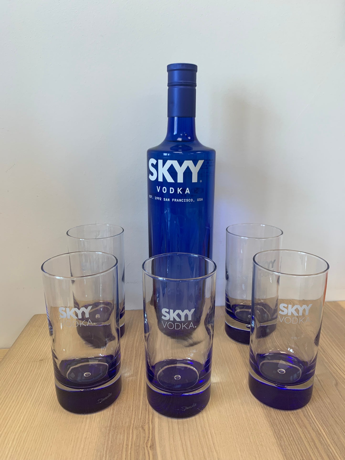 Skyy Vodka 1L et 5 verres