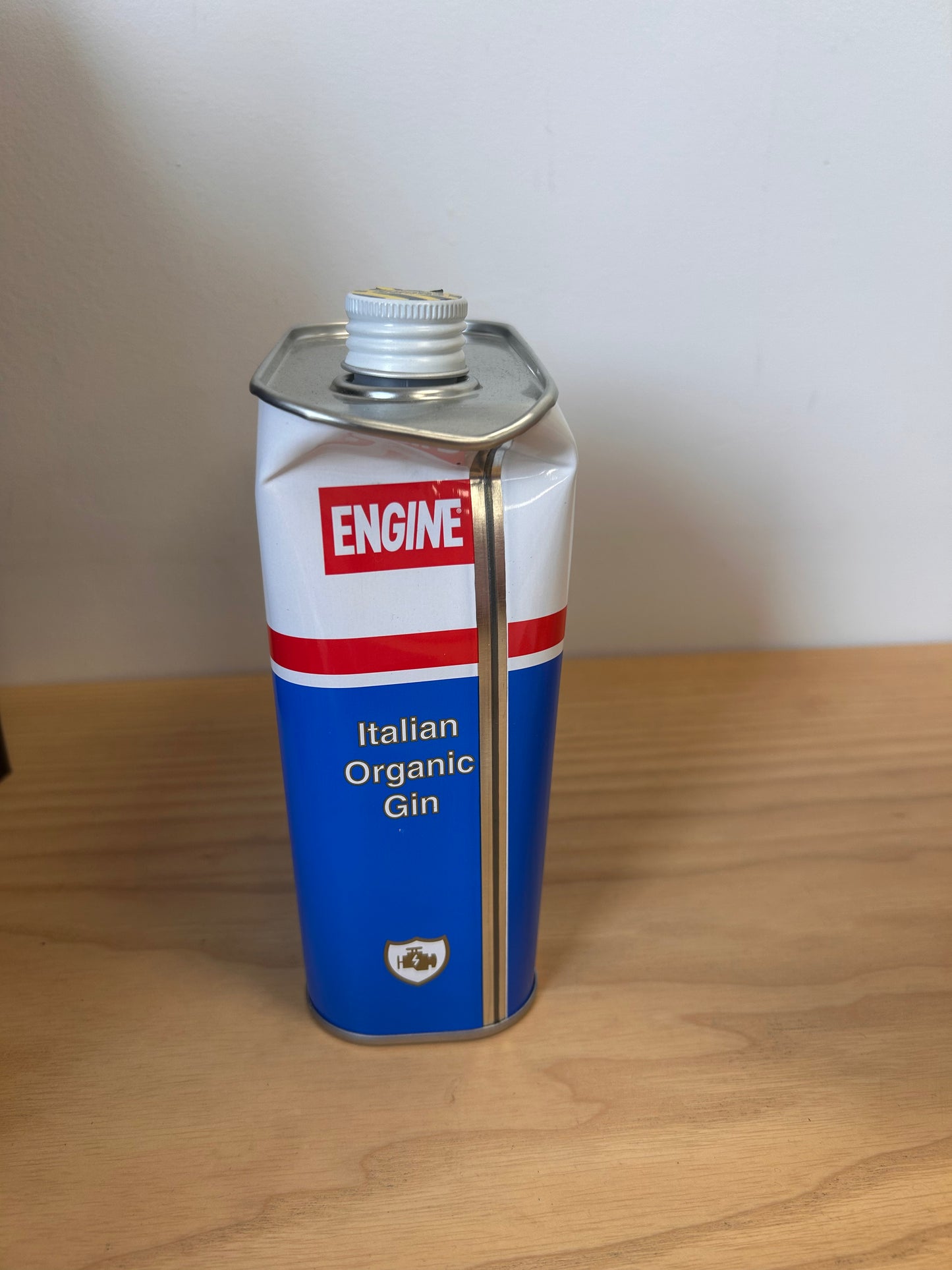 Engine Gin - 70cl - 42° Boîte en métal abîmé